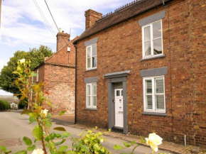 IRONBRIDGE - 18th CENTURY THREE BEDROOM COTTAGE - 6 BEDS